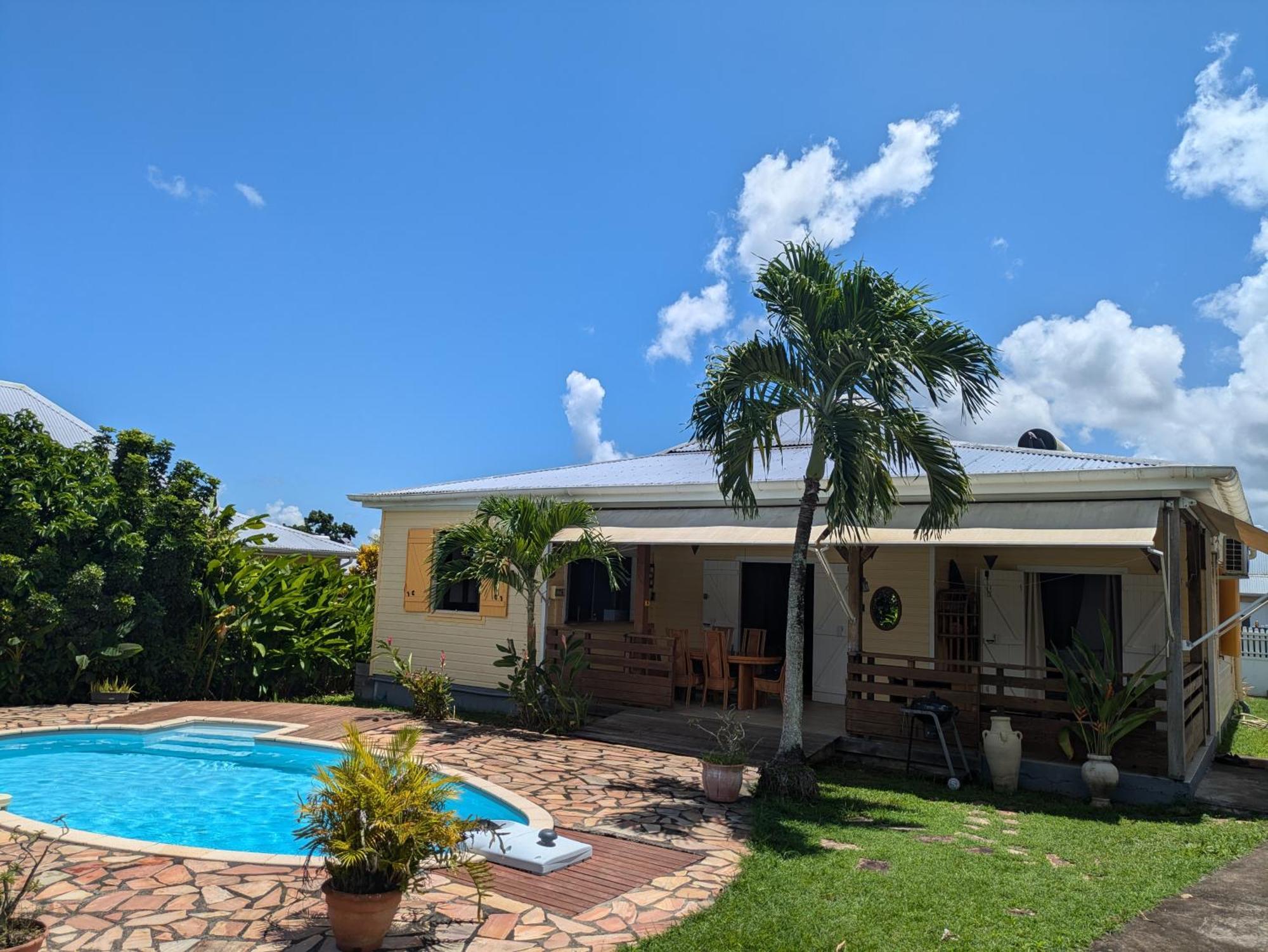 Charmante Villa Creole Climatisee, Jardin Tropical Et Piscine Prives Lamentin Kültér fotó